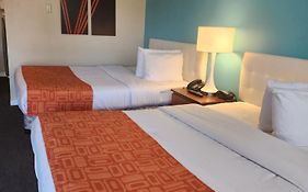 Howard Johnson By Wyndham Lindsay